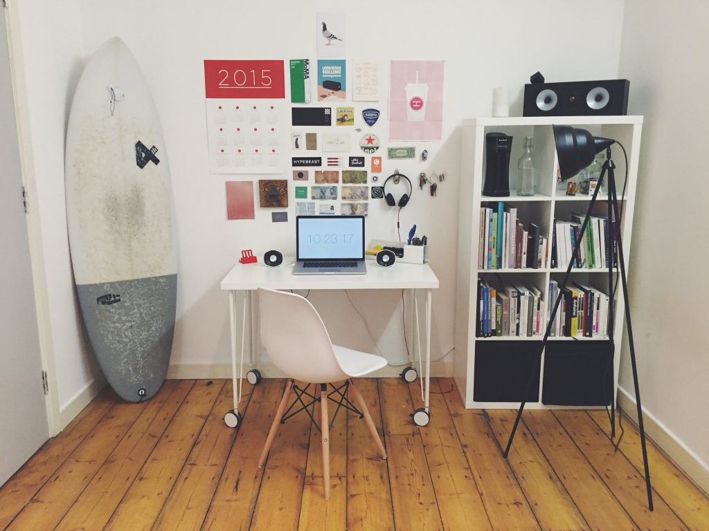 Welche Bilder im Büro Aufhängen?  -  Bringen Sie Farbe und Inspiration in Ihren Arbeitsplatz!